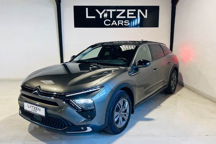 Grøn Citroën C5 X fra 2022 set udefra