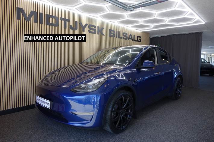 Blå Tesla Model Y fra 2022