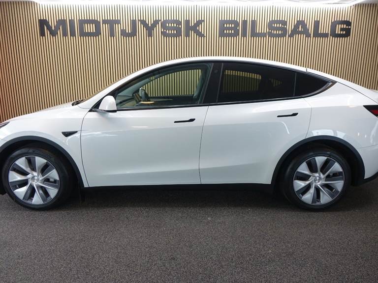 Tesla Model Y Long Range AWD