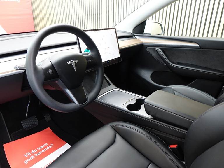 Tesla Model Y Long Range AWD