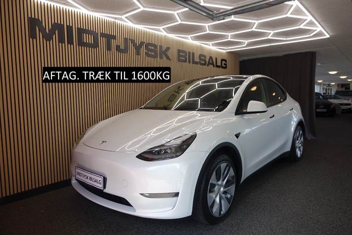 Hvid Tesla Model Y fra 2023