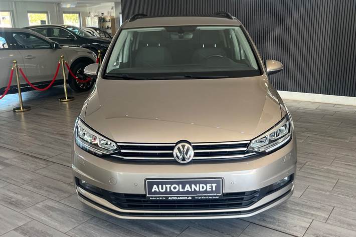 Orange VW Touran fra 2018