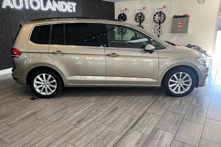 Orange VW Touran fra 2018