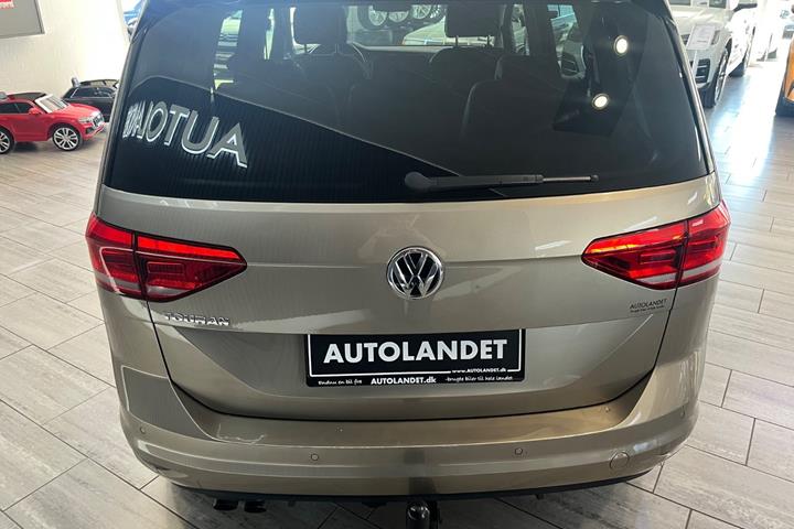 Orange VW Touran fra 2018