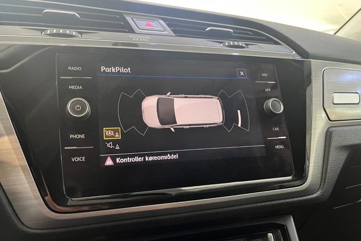 Orange VW Touran fra 2018