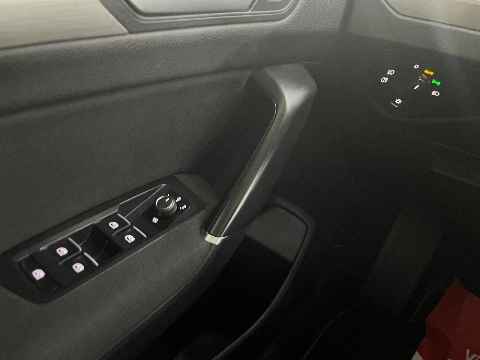 Orange VW Touran fra 2018