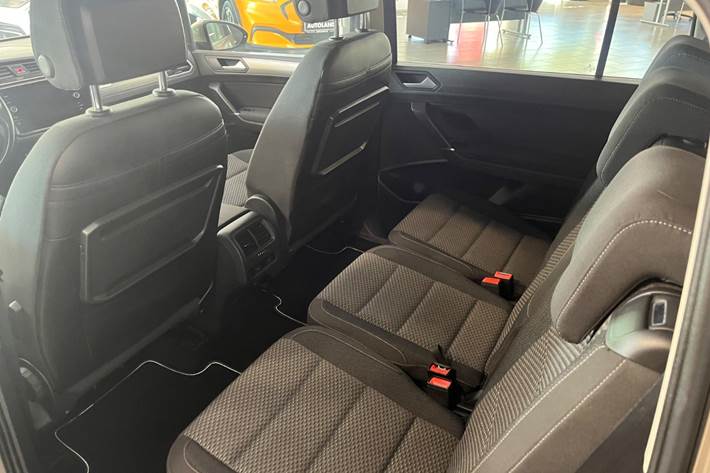 Orange VW Touran fra 2018