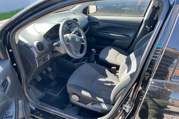 Sort Mitsubishi Space Star fra 2016