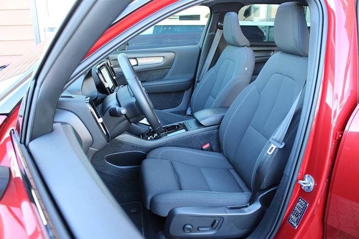Rød Volvo XC40 fra 2022