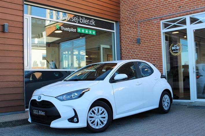 Hvid Toyota Yaris fra 2022