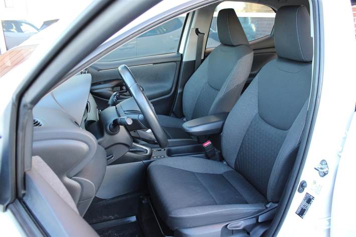 Hvid Toyota Yaris fra 2022