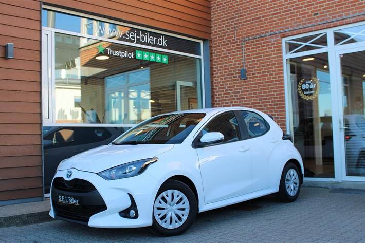 Hvid Toyota Yaris fra 2021