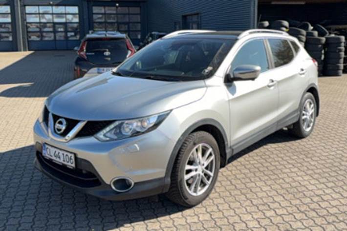 Sølv Nissan Qashqai fra 2017