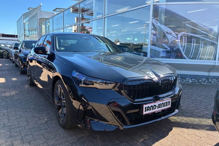 Sort BMW i5 fra 2025