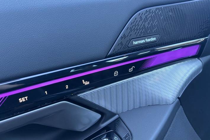 Sort BMW i5 fra 2025