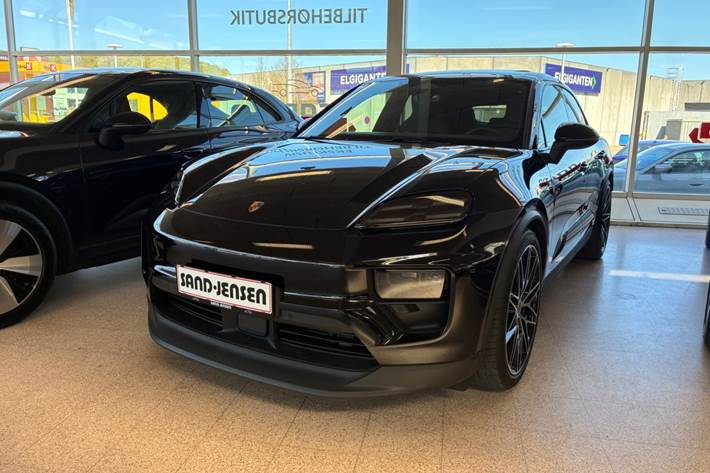 Sort Porsche Macan 4S fra 2025