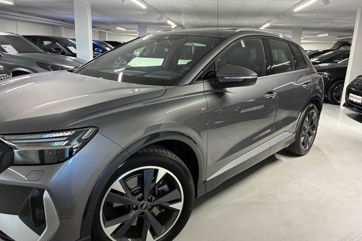 Grå Audi Q4 e-tron fra 2025