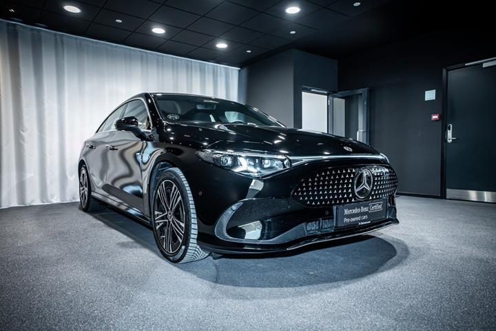 Sort Mercedes CLA250+ fra 2025 set udefra