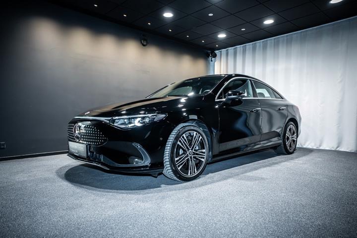 Sort Mercedes CLA250+ fra 2025