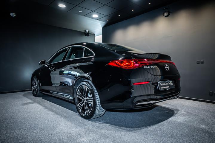 Sort Mercedes CLA250+ fra 2025