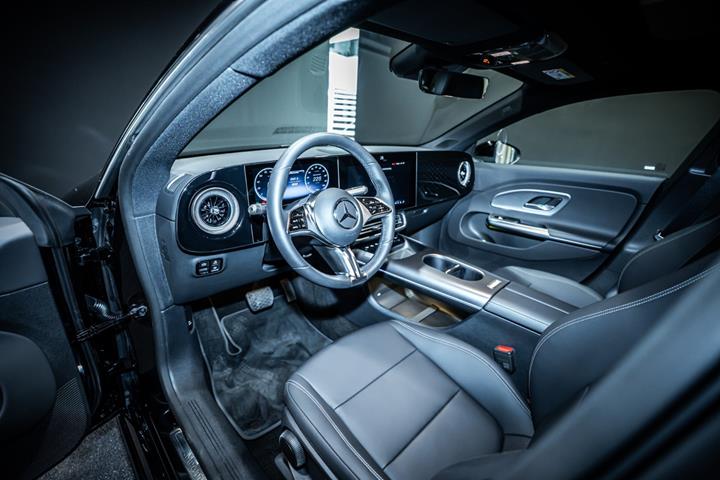 Sort Mercedes CLA250+ fra 2025