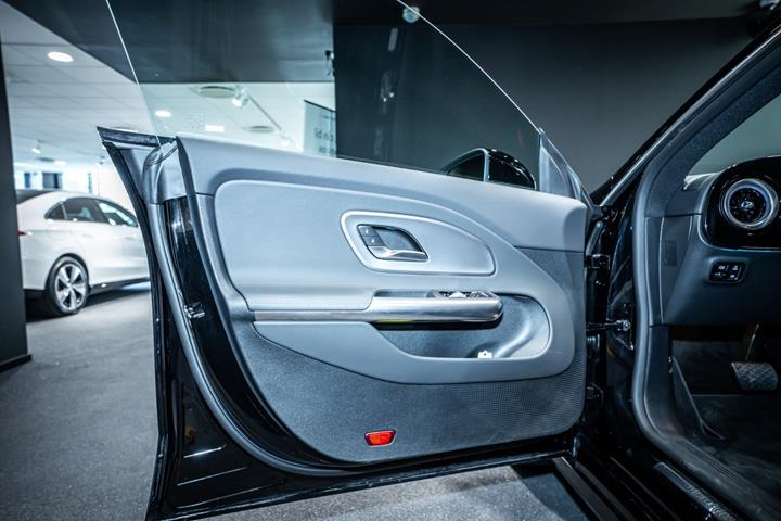 Sort Mercedes CLA250+ fra 2025