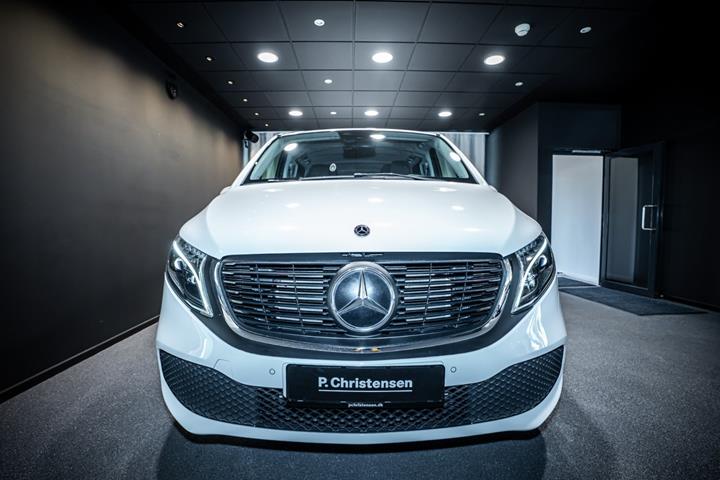Hvid Mercedes EQV300 fra 2022
