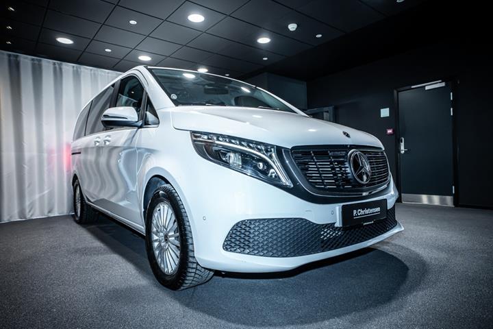 Hvid Mercedes EQV300 fra 2022