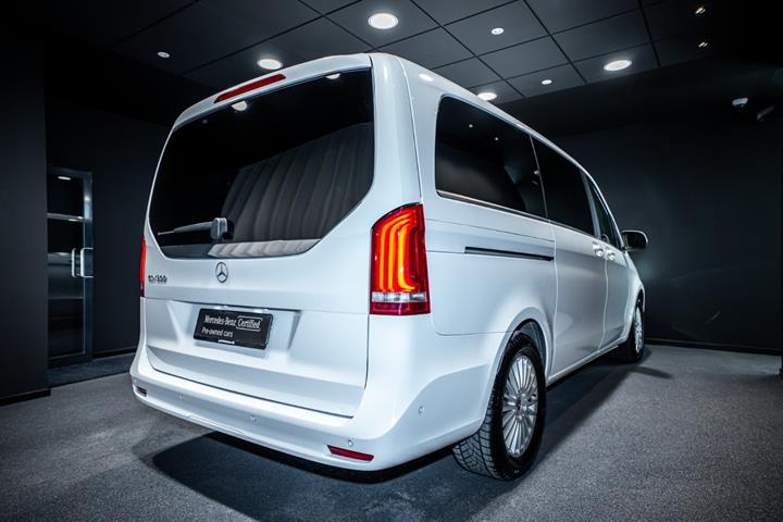 Hvid Mercedes EQV300 fra 2022