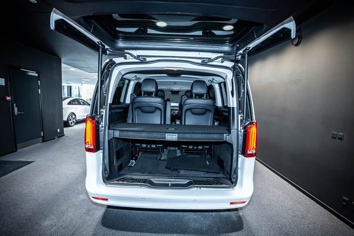 Hvid Mercedes EQV300 fra 2022