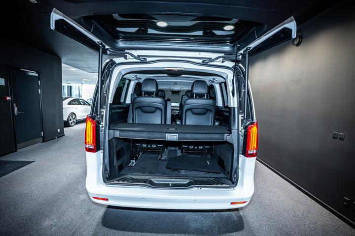 Hvid Mercedes EQV300 fra 2022
