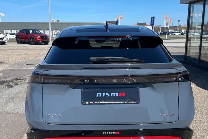 Grå Nissan Ariya fra 2025