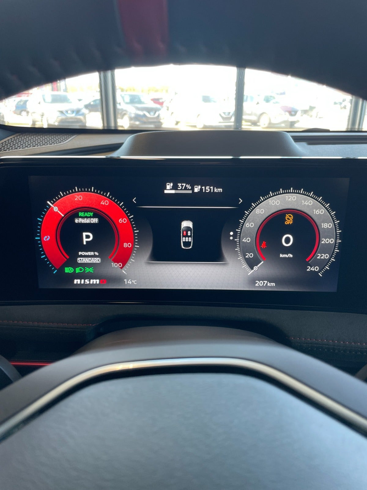 Grå Nissan Ariya fra 2025