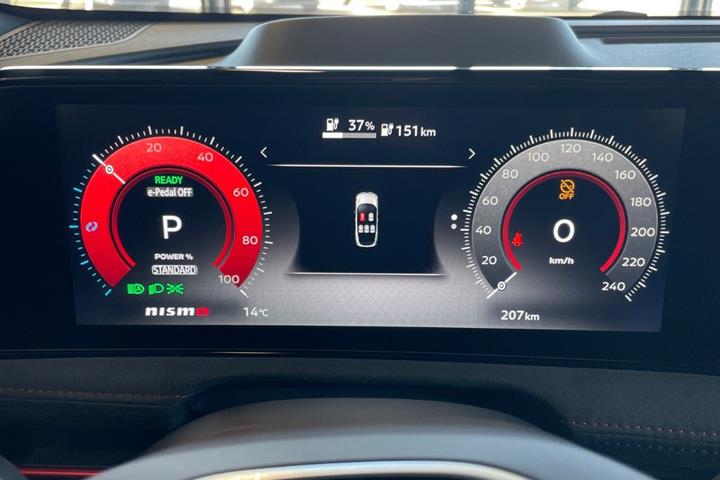 Grå Nissan Ariya fra 2025