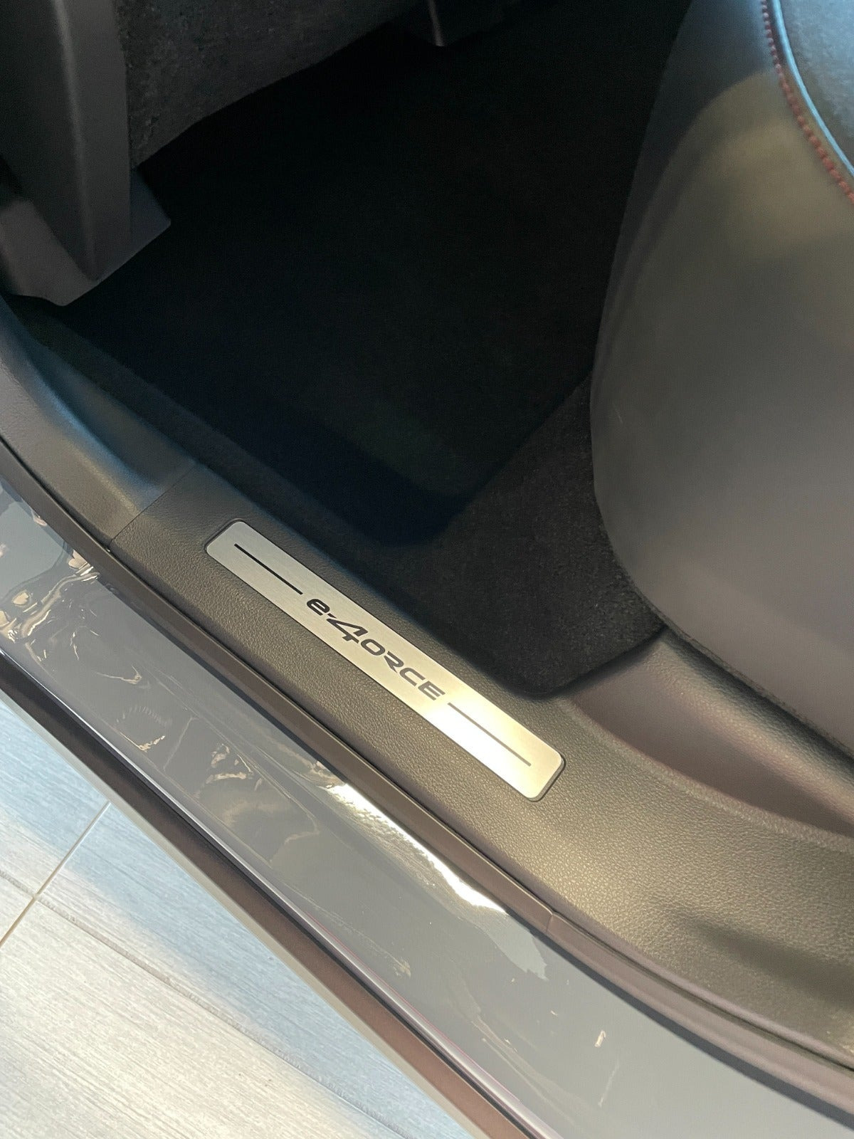 Grå Nissan Ariya fra 2025