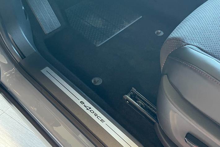 Grå Nissan Ariya fra 2025