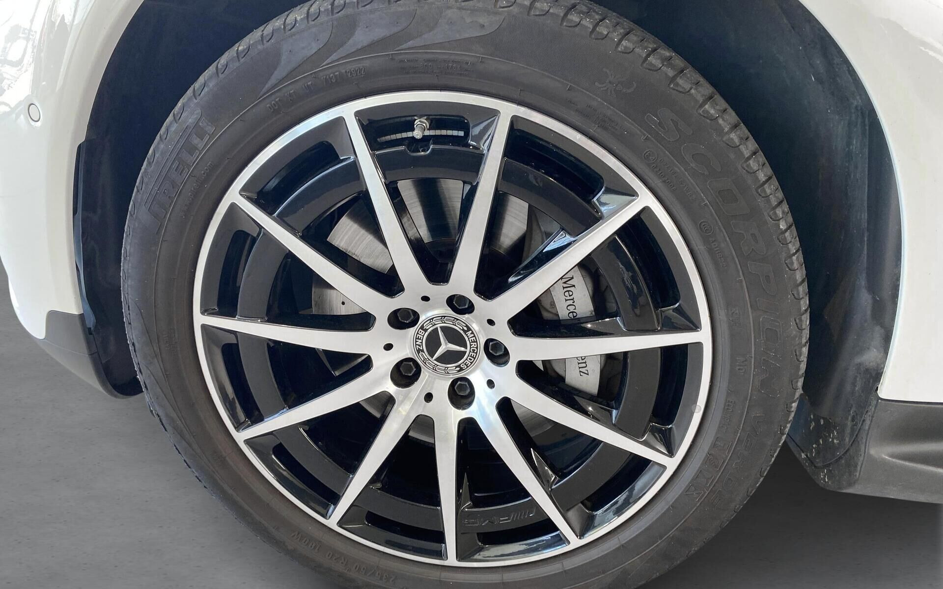 Hvid Mercedes EQC 400 fra 2022