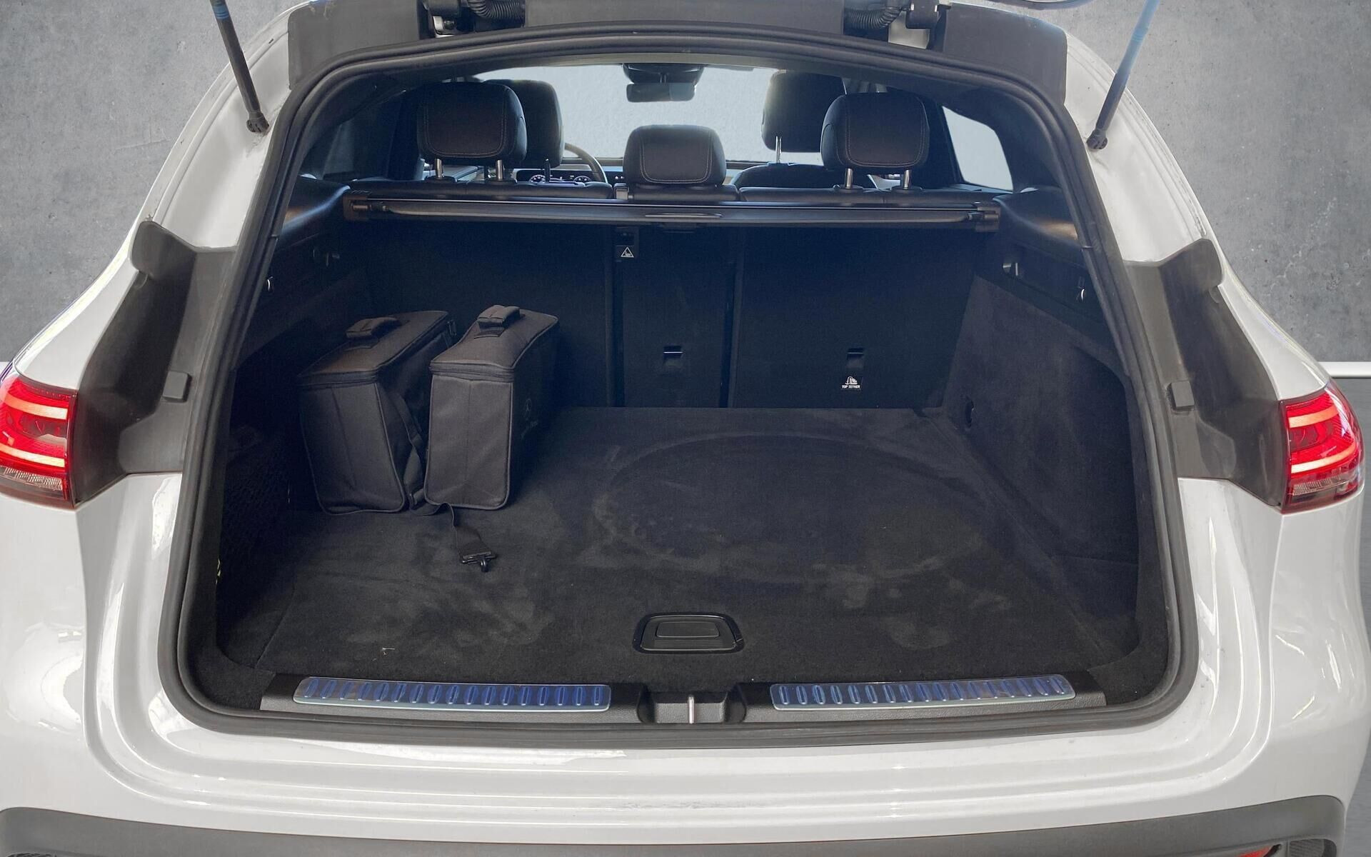 Hvid Mercedes EQC 400 fra 2022
