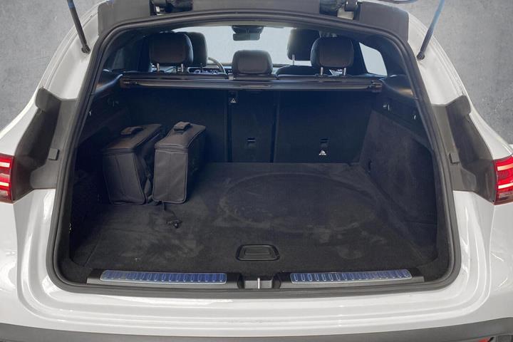Hvid Mercedes EQC 400 fra 2022