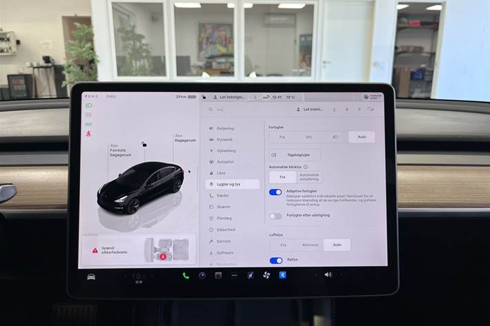 Sort Tesla Model 3 fra 2023