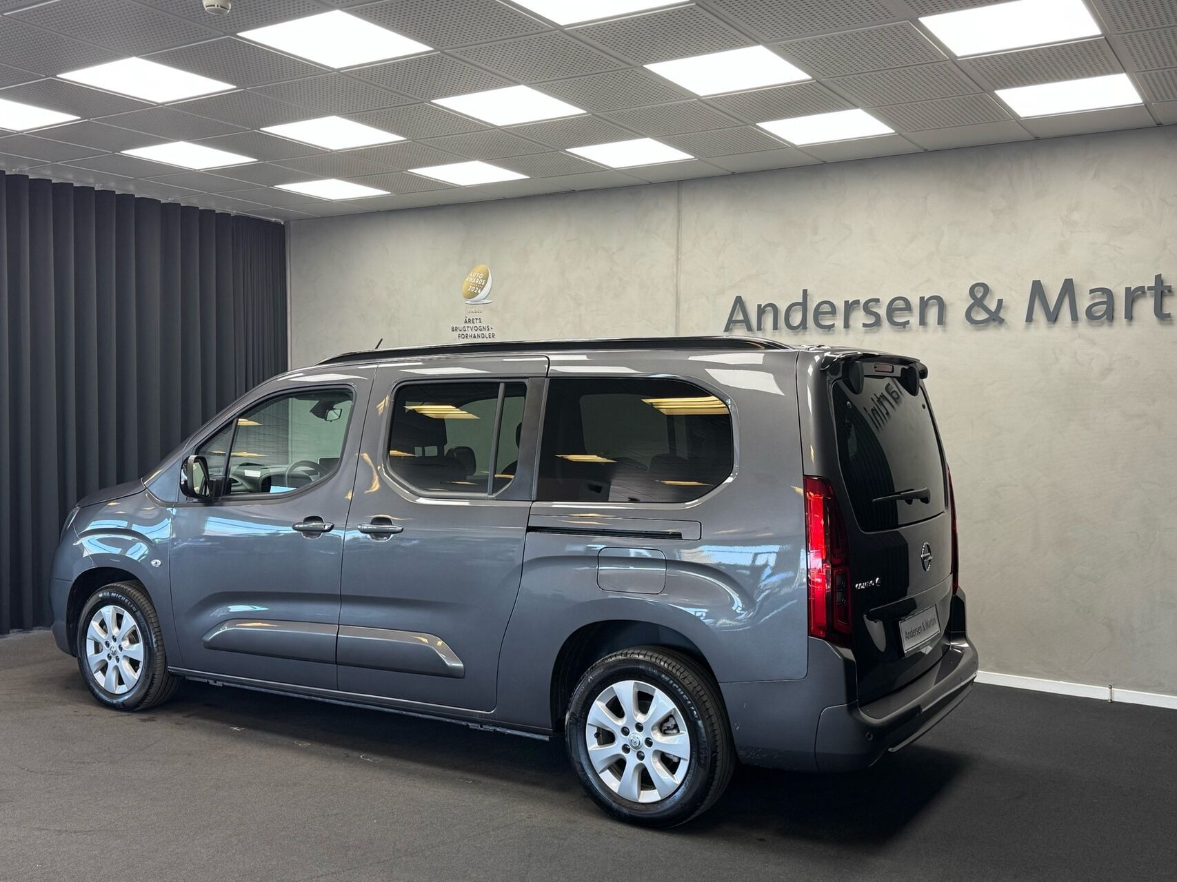 Grå Opel Combo-e Life fra 2024