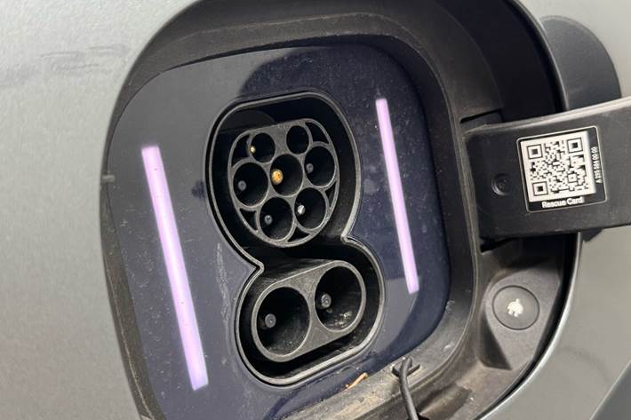 Grå Mercedes EQE 300 fra 2023