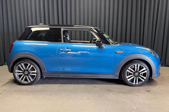 Blå Mini Cooper fra 2022
