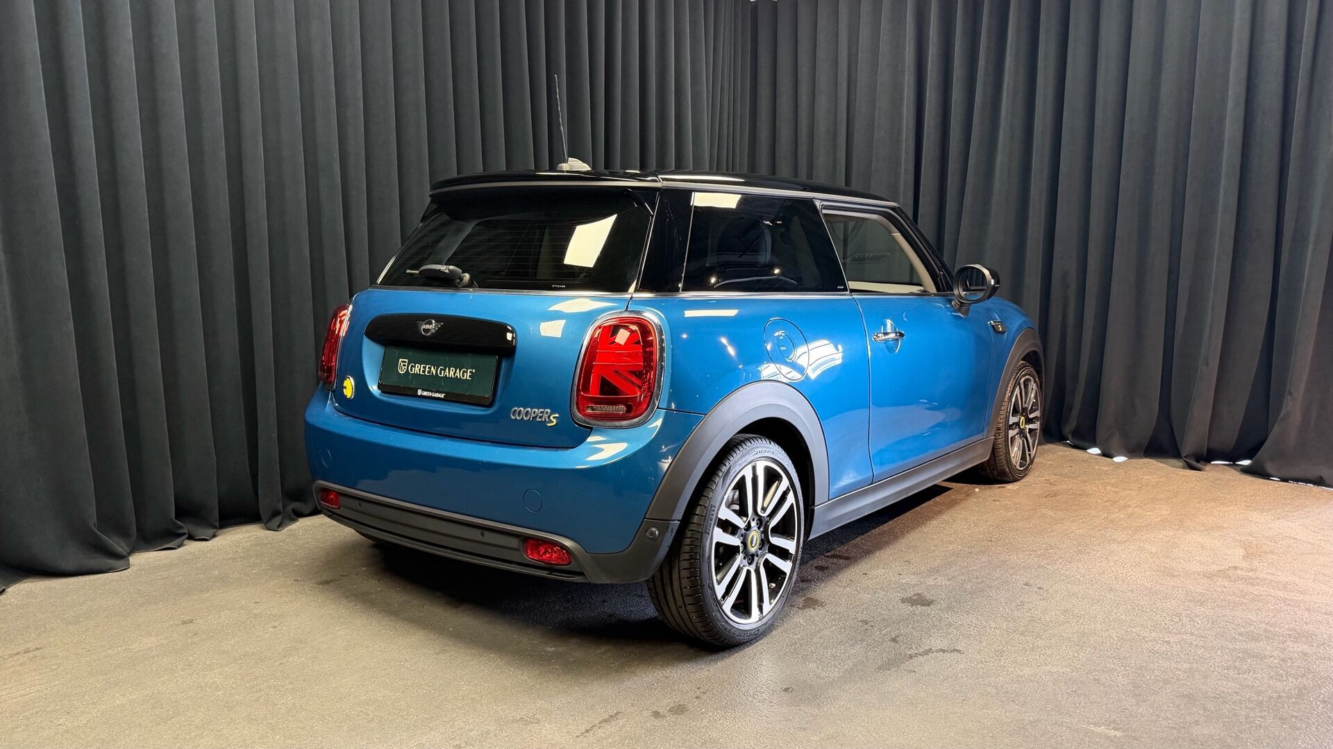 Blå Mini Cooper fra 2022