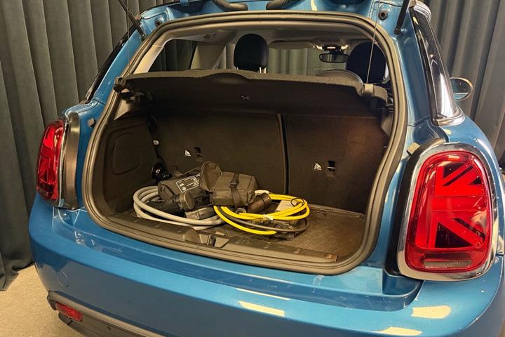 Blå Mini Cooper fra 2022