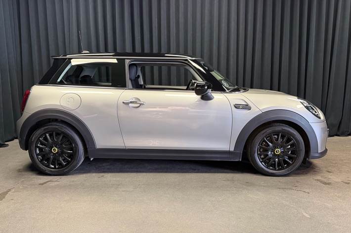 Sølv Mini Cooper fra 2023
