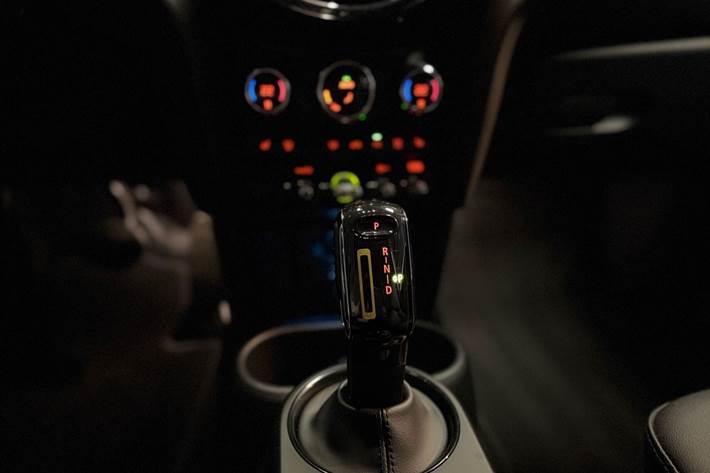 Sølv Mini Cooper fra 2023