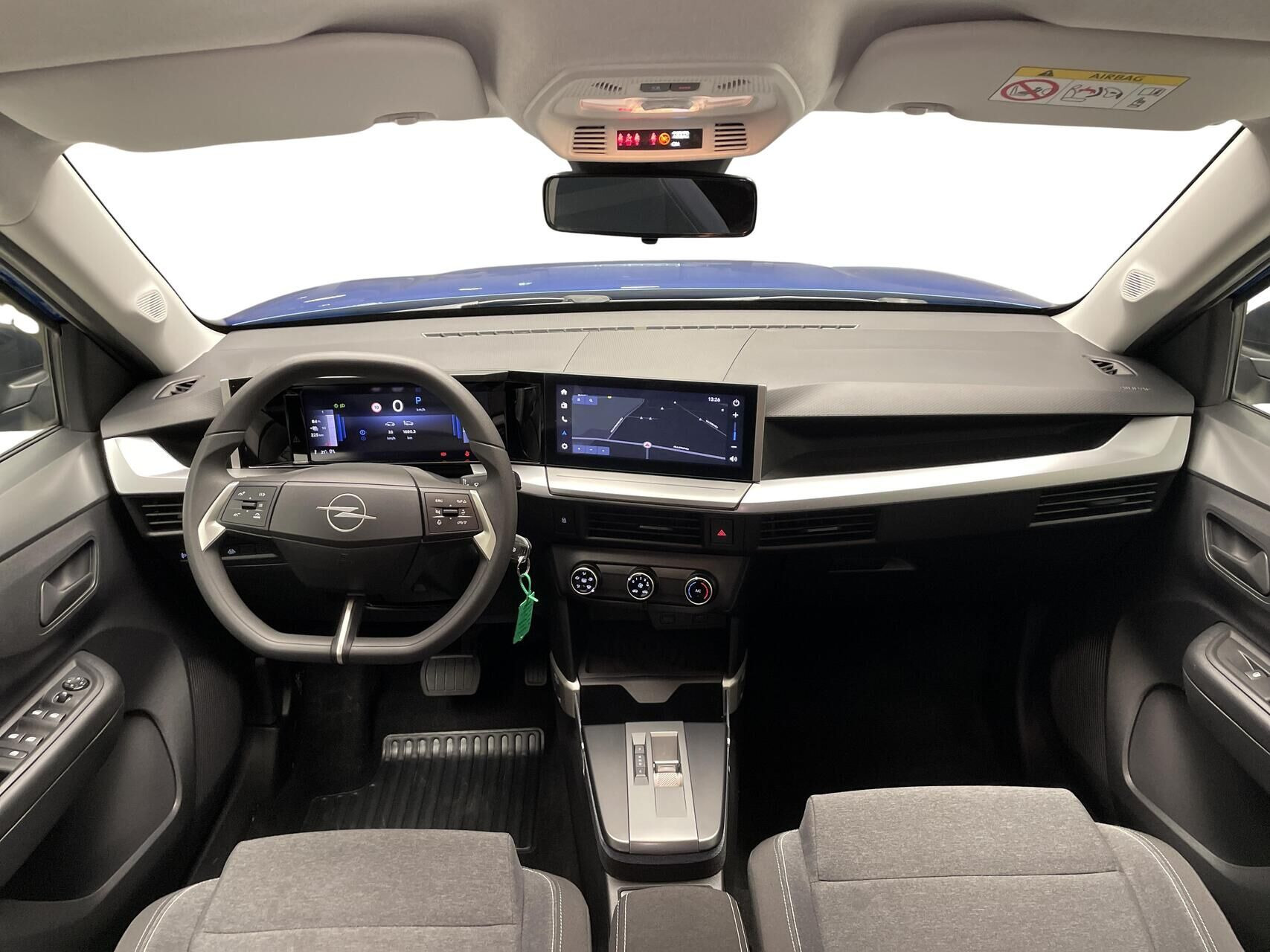 Blå Opel Frontera fra 2025 set indefra