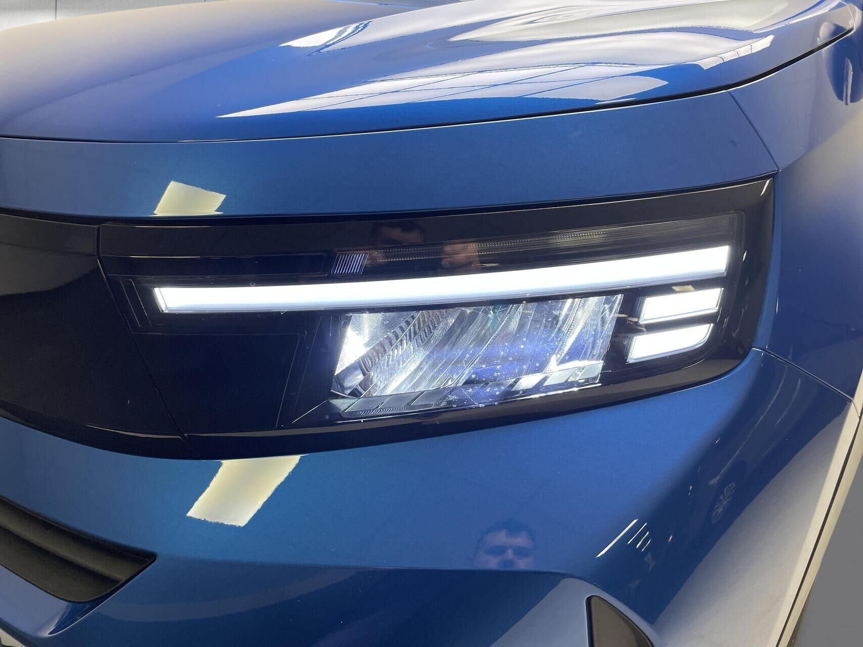 Blå Opel Frontera fra 2025