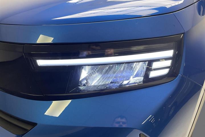 Blå Opel Frontera fra 2025